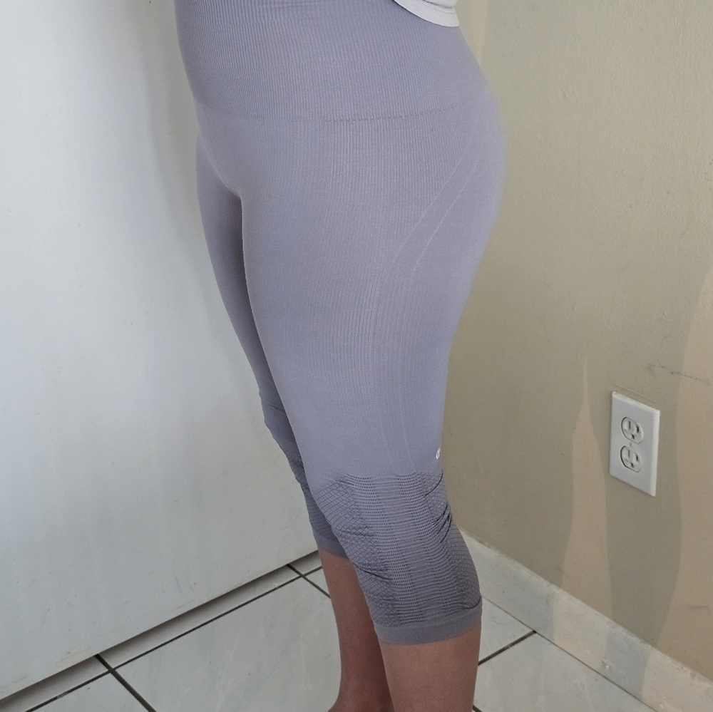Lululemon In The Flow Crop II - Picture 5 of 5